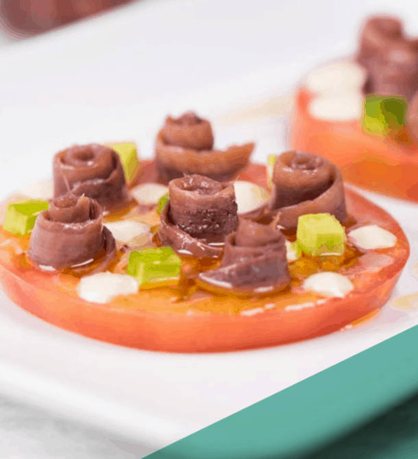 RECETA MAISOR de Tomate con anchoas, aguacate y mahonesa